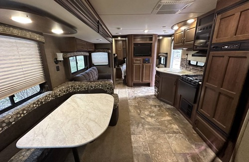 Carterville RV Rental | Experience Glamping in style. Private Hot tub spa! Private lake -Pet Friendly