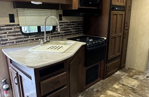 Carterville RV Rental | Experience Glamping in style. Private Hot tub spa! Private lake -Pet Friendly