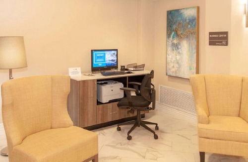 Jackson House | Experience Seamless & Comfort! With Gym, Pool