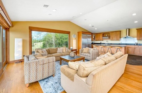 Intervale House | Experience tranquility in the White Mountains, incredible views await.