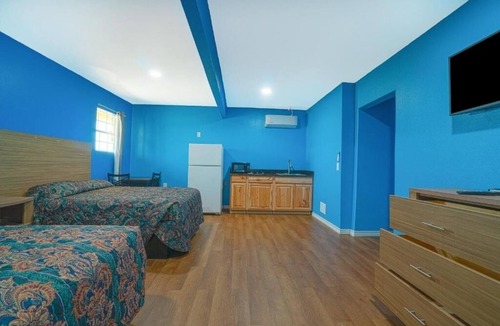 Flour Bluff Hotel | Experience Unit Pet Friendly Access To Padre Island Beach And State Park Nearby