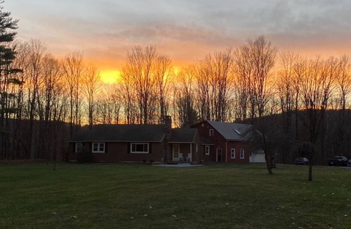 West Stockbridge House | Experienced Hosts, 10 min to Tanglewood, Quaint Berkshires Getaway