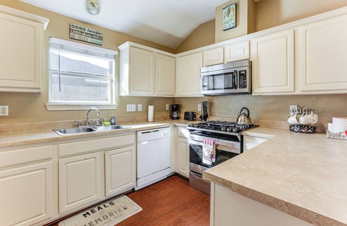 Spring Cottage | Explore Houston & Beyond! Spring Home w/Backyard