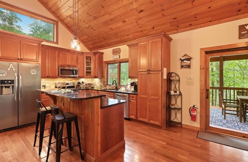 Boone Cabin | Exquisite Cabin convenient to Boone & Blowing Rock