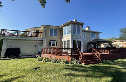 Glenview House | Exquisite Getaway Basement Suite in Serene Glenview