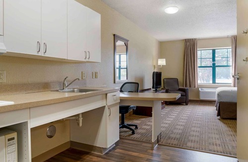 Naperville Hotel | Extended Stay America Select Suites Chicago Naperville West
