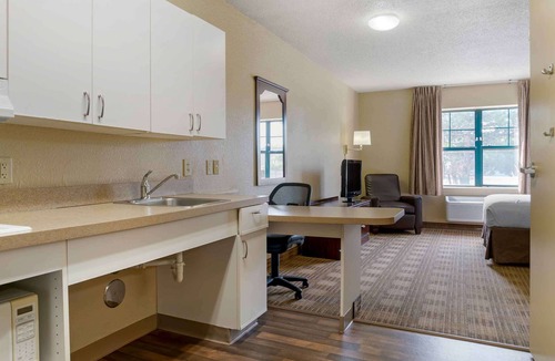 O'Fallon Hotel | Extended Stay America Select Suites - St. Louis - O' Fallon, IL