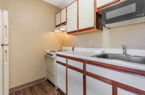 Rockford Hotel | Extended Stay America Select Suites Rockford State Street