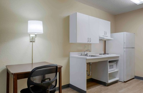 Rockford Hotel | Extended Stay America Select Suites Rockford State Street