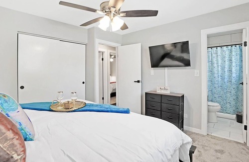 Glendale Heights House | Extended Stay Glendale Heights FHS Rental - Windsor Ln