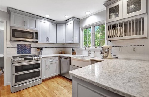 Champaign House | Extra Large Home w/Chefs Kitchen Near UofI