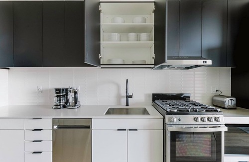 Near West Side Apartment | Fab West Loop Studio w/Pool, Spa, Gym, W/D & Lounge, by Blueground