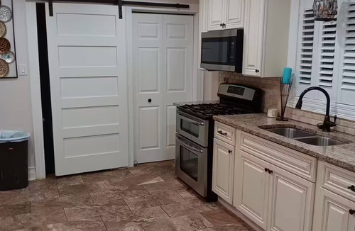 South Deering House | Fabulous 3-bedroom house with AC in Chicago