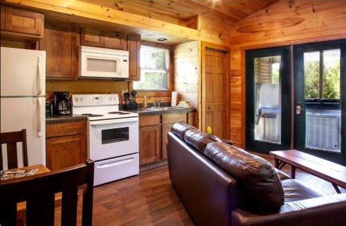 Equality House | Fabulous Cabin with Hot-tub in Herod, Illinois
