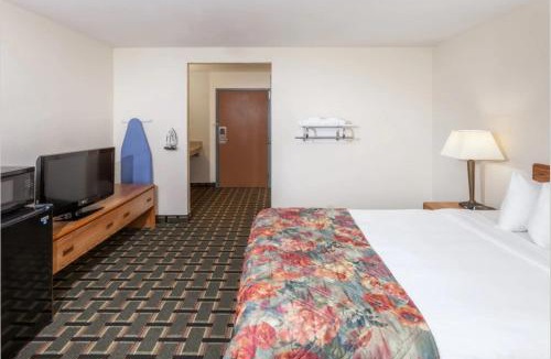 Decatur Hotel | Fairbridge Inn Express Decatur Forsyth IL