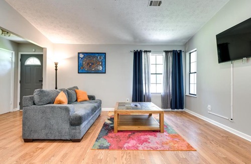 Fairburn House | Fairburn Home w/2 Decks, Grill & Outdoor Dining!