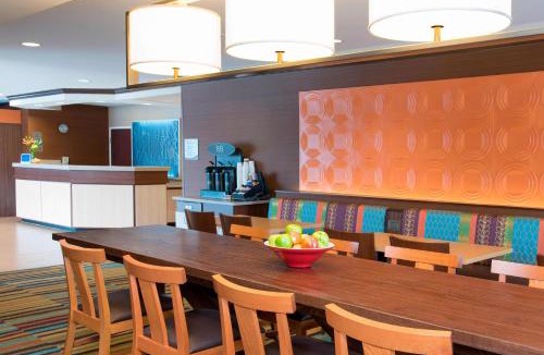 St. Charles Hotel | Fairfield Inn and Suites by Marriott Chicago St. Charles