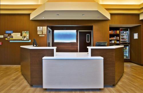Bedford Park Hotel | Fairfield Inn & Suites Chicago Midway Airport