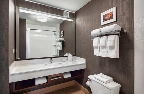 Streeterville Hotel | Fairfield Inn & Suites Chicago Downtown/Magnificent Mile