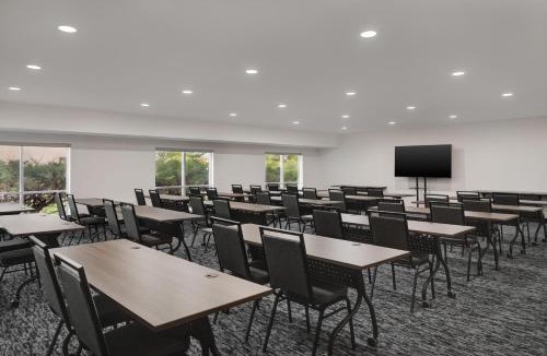 Naperville Hotel | Fairfield Inn & Suites Naperville/Aurora