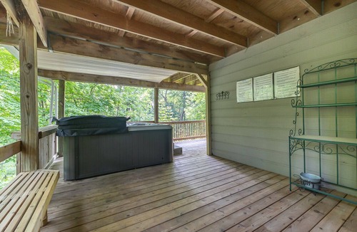 The Galena Territory House | Fall Colors on Haven! Dog Friendly, Outdoor Hot Tub, Seasonal Golf View!