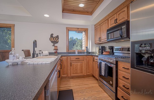 The Galena Territory House | Fall Fun Here: Talisman Getaway w/Hot Tub, Pets OK & Hiking Trails next door!