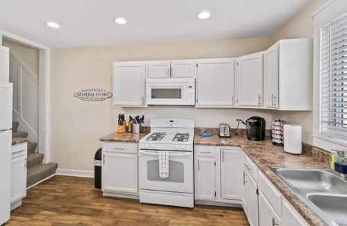 Libertyville House | Families Come Stay DT Libertyville near Naval Base