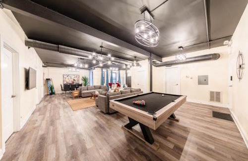 Near South Side Apartment | Family and Group Friendly 5BR Spacious Unit with Pool Table and Optional Parking Near McCormick Place and Soldier Field