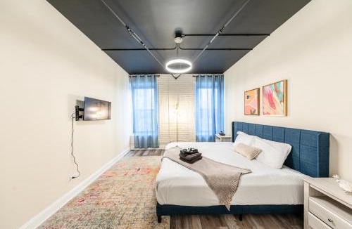 Near South Side Apartment | Family and Group Friendly 5BR Spacious Unit with Pool Table and Optional Parking Near McCormick Place and Soldier Field