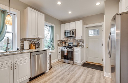 Evanston Apartment | Family Apartment w/Deck + Yard Near Northwestern