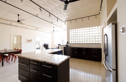 McKinley Park Apartment | Family Friendly 2-Bedroom w/Kitchen & Laundry