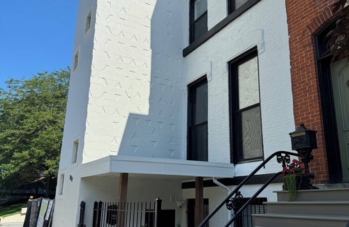 Lincoln Park Apartment | Family Friendly 2 Bedroom Full Kitchen Free Laundry Work Space 1 FREE Parking