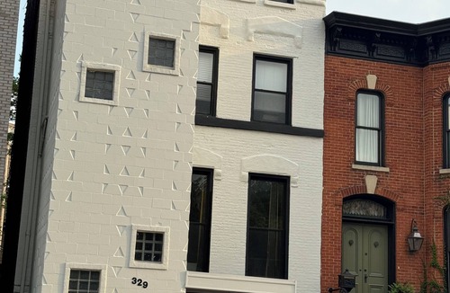 Lincoln Park Apartment | Family Friendly 2 Bedroom Full Kitchen Free Laundry Work Space 1 FREE Parking