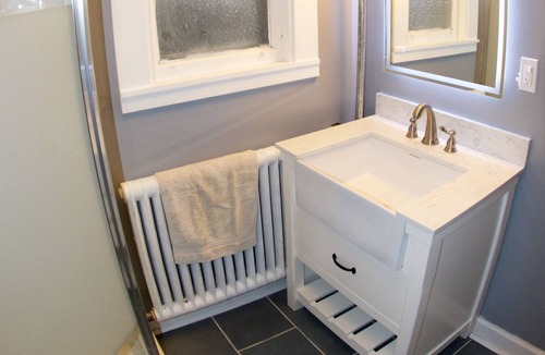 Forest Park Apartment | Family friendly 20 minutes from downtown Chicago 20 minutes from O'Hare airport.