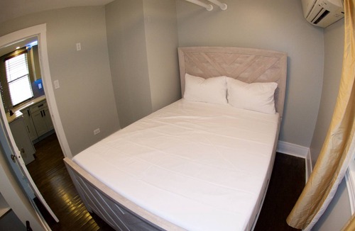 Forest Park Apartment | Family friendly 20 minutes from downtown Chicago 20 minutes from O'Hare airport.