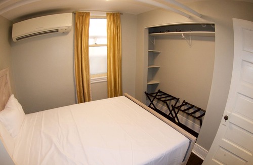 Forest Park Apartment | Family friendly 20 minutes from downtown Chicago 20 minutes from O'Hare airport.
