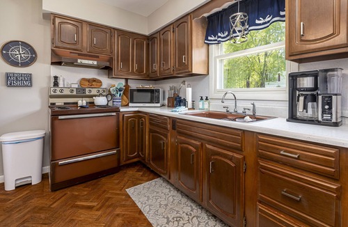 Goreville House | Family Friendly- 3 Kayaks + Canoe + 2 Kitchens