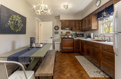 Goreville House | Family Friendly- 3 Kayaks + Canoe + 2 Kitchens