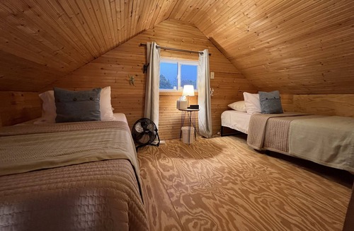 Annapolis Cabin | Family friendly getaway to unplug, and see all of the worlds largest attractions