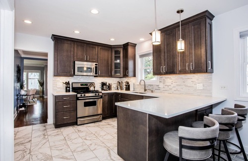 Jefferson Park House | Family Friendly, Lovely 6 Bd Retreat w/Game Room, Back Deck & Bar
