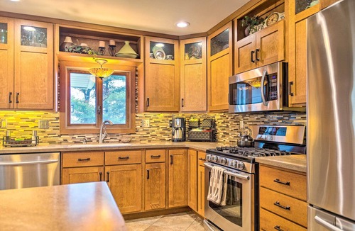 Effingham House | Family Home w/Deck on Lake Sara: Pets are Welcome
