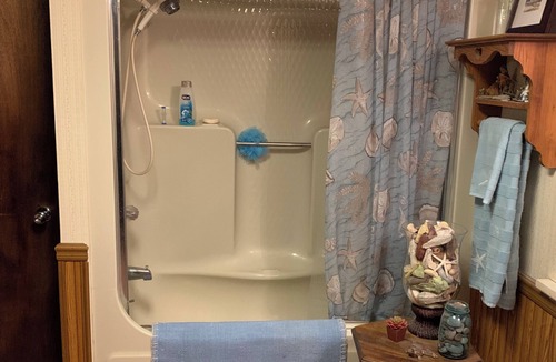 Sparta Other | Family retreat! Comfortable Country Farmhouse 5 minutes south of Sparta.