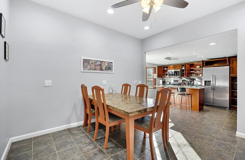 Joliet House | Family reunion? Huge House w/6 Bedrooms 3 full baths Washer&Dyer Big Yard WiFi
