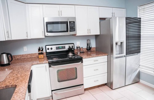 Springfield House | Fantastic 3-bedroom townhome with in Springfield