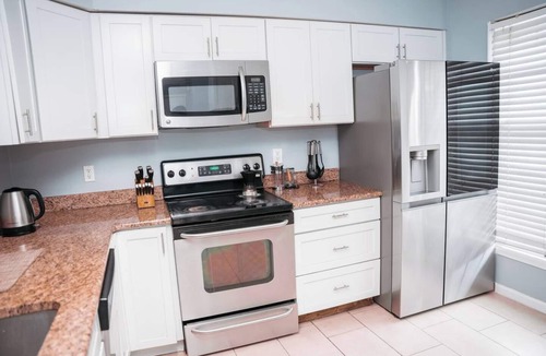 Springfield House | Fantastic 3-bedroom townhome with in Springfield