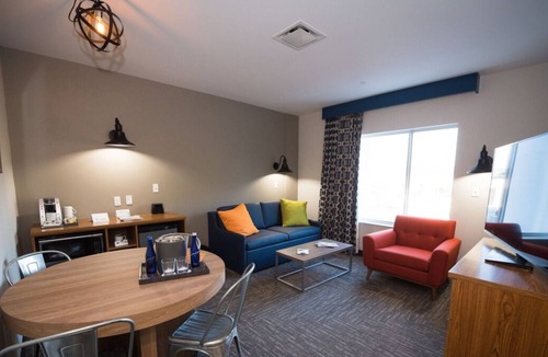 Circleville Resort | Fantastic Getaway for your Family! 3 Large Accommodations w/ Free Parking! Pools