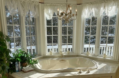Barton Villa | Fantastic Lake Home on breathtaking Willoughby Lake!