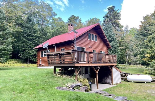 Stratton Cabin | Fantastic Lakefront Wooden Cabin Settled Between Trees in Stratton, Vermont