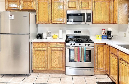 Hickory Hills Apartment | Fast Wi-Fi/4KTV/Free parking/Comfy beds/Getaway