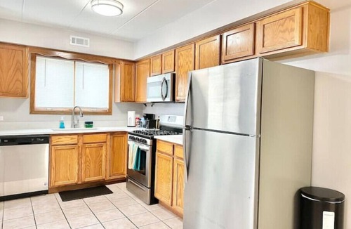 Hickory Hills Apartment | Fast Wi-Fi/4KTV/Free parking/Comfy beds/Getaway